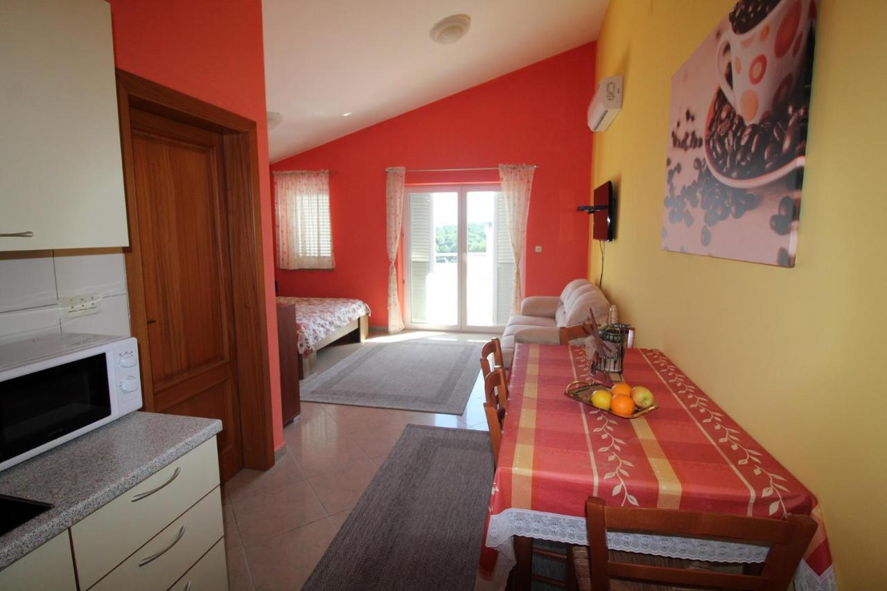 Studio Apartment Aniko Premantura Exterior foto