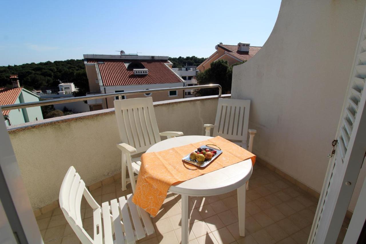 Studio Apartment Aniko Premantura Exterior foto
